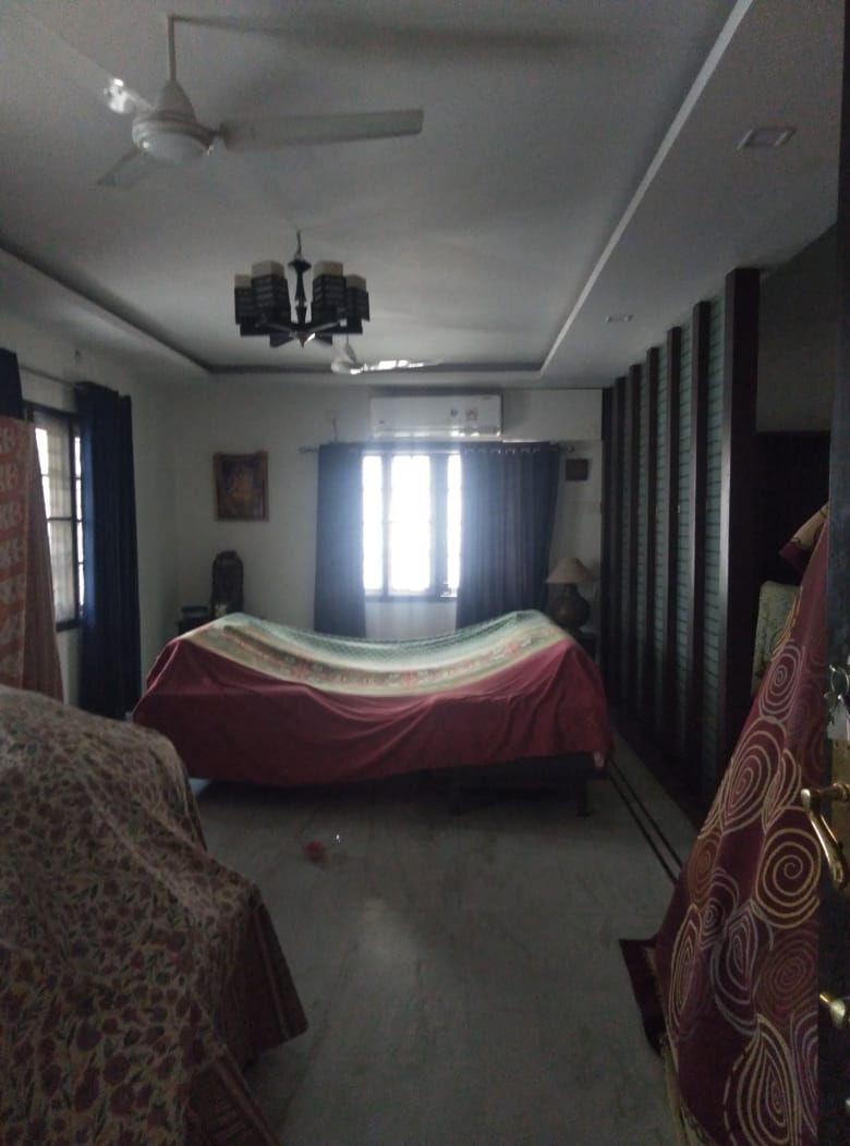 6 BHK  INDEPENDENT HOUSE 