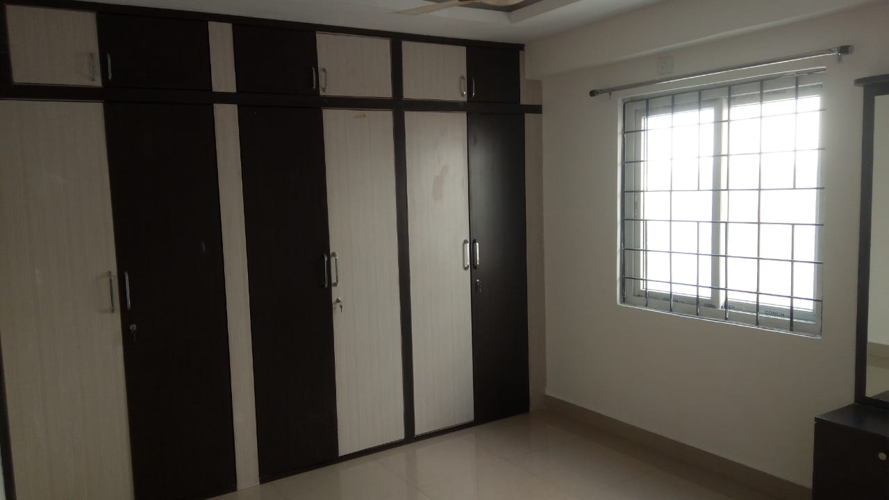 3 BHK Flat For sale in So